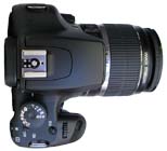 Canon EOS 1000D v detailu shora (Kliknutí zvětší svisle)