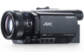 Videokamera Son FDR-AX700 v přední perspektivě