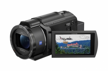 Videokamera Sony FDR-AX43 s otevřeným displejem