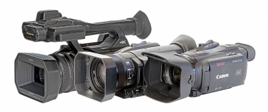 Trojice ze současných videokamer hlavních výrobců...