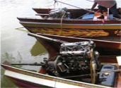 Víceválec na člunu v Thajsku… (Klikni pro zvětšení)